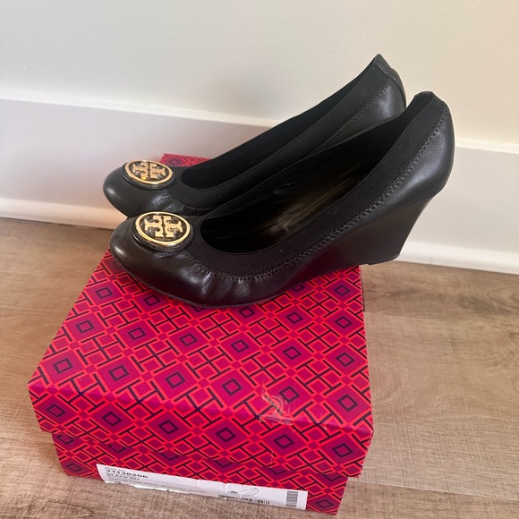 EUC Tory Burch Caroline 65MM Black Leather Wedge - Picture 3 of 9